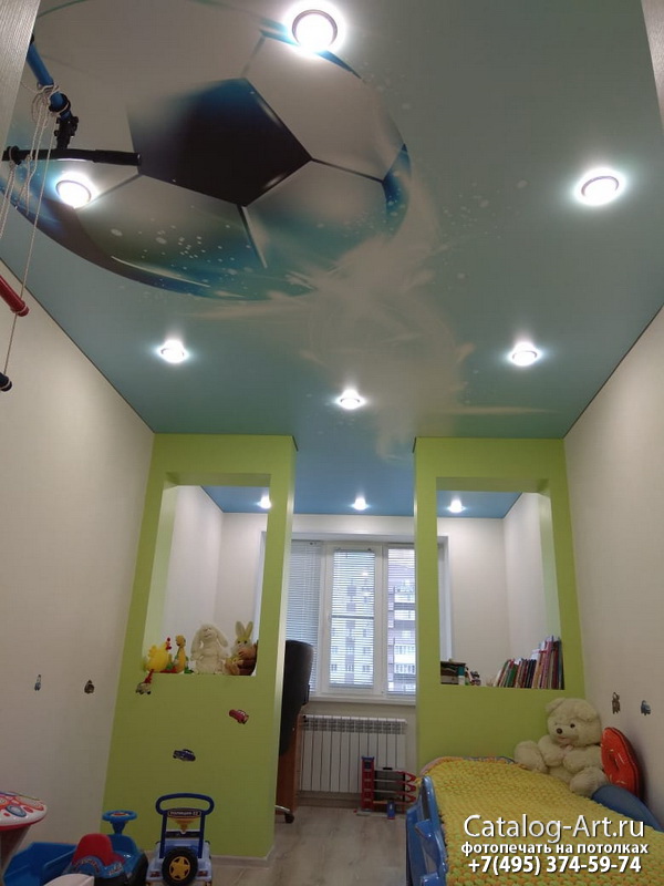 Натяжной потолок с фотопечатью в детской комнате для мальчика, футбол, мяч.  г. Саратов.